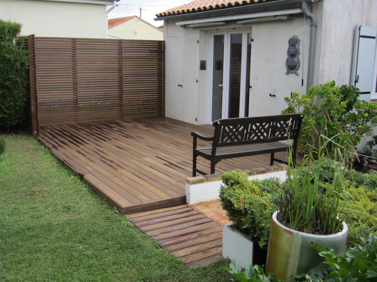 Terrasse bois et palissade près de La Rochelle