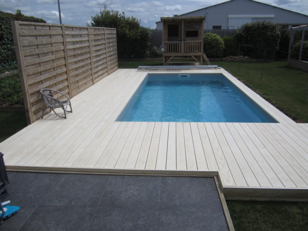 Plage de piscine sans vis