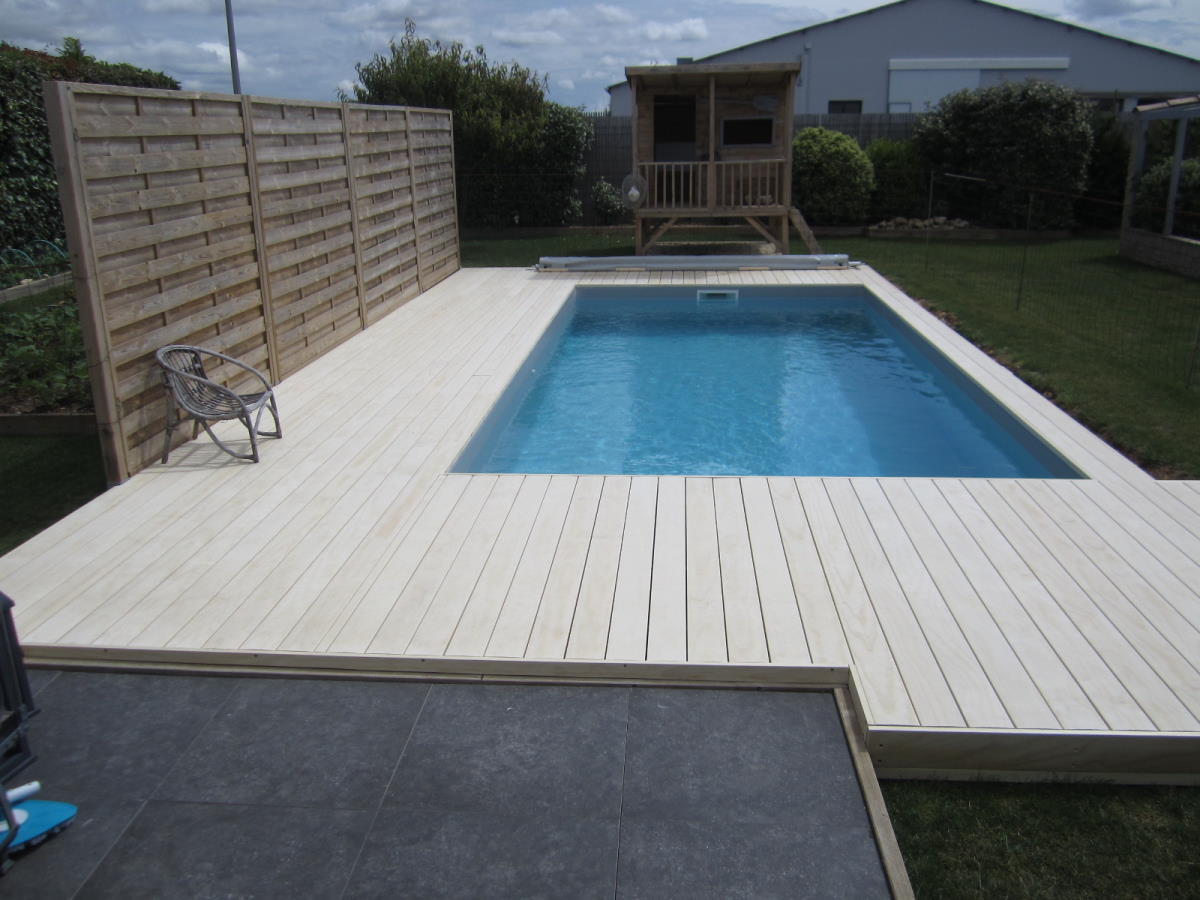 Plage de piscine sans vis