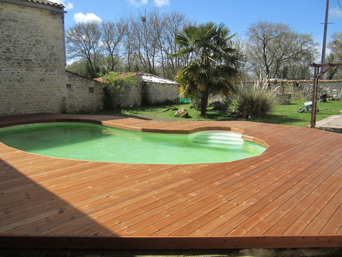 Entourage de piscine en bois