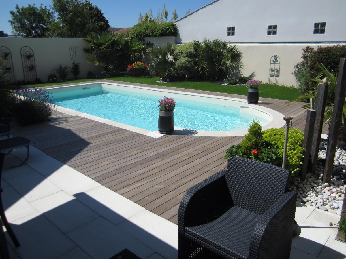 Plage de piscine sans vis