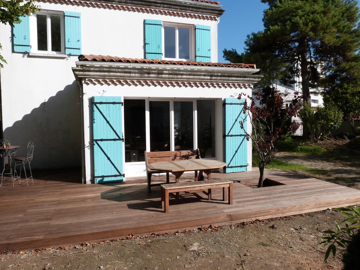 Terrasse bois près de La Rochelle sur structure aluminium