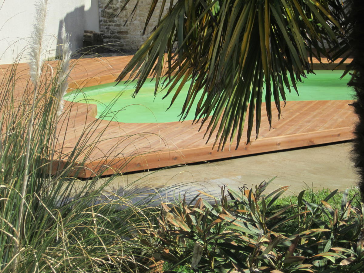 Terrasse bois entourage piscine