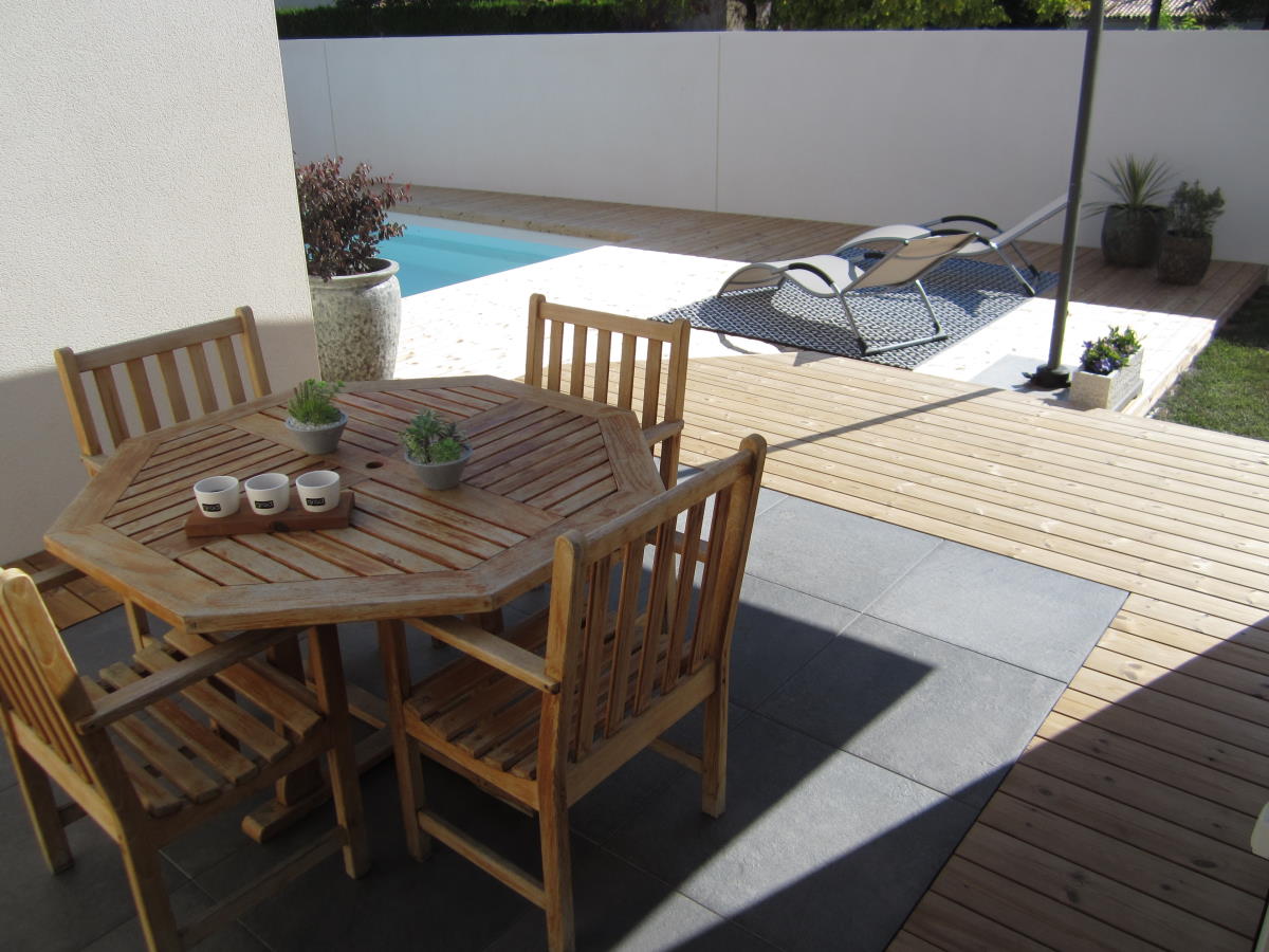 Terrasse mixte bois et grès cérame