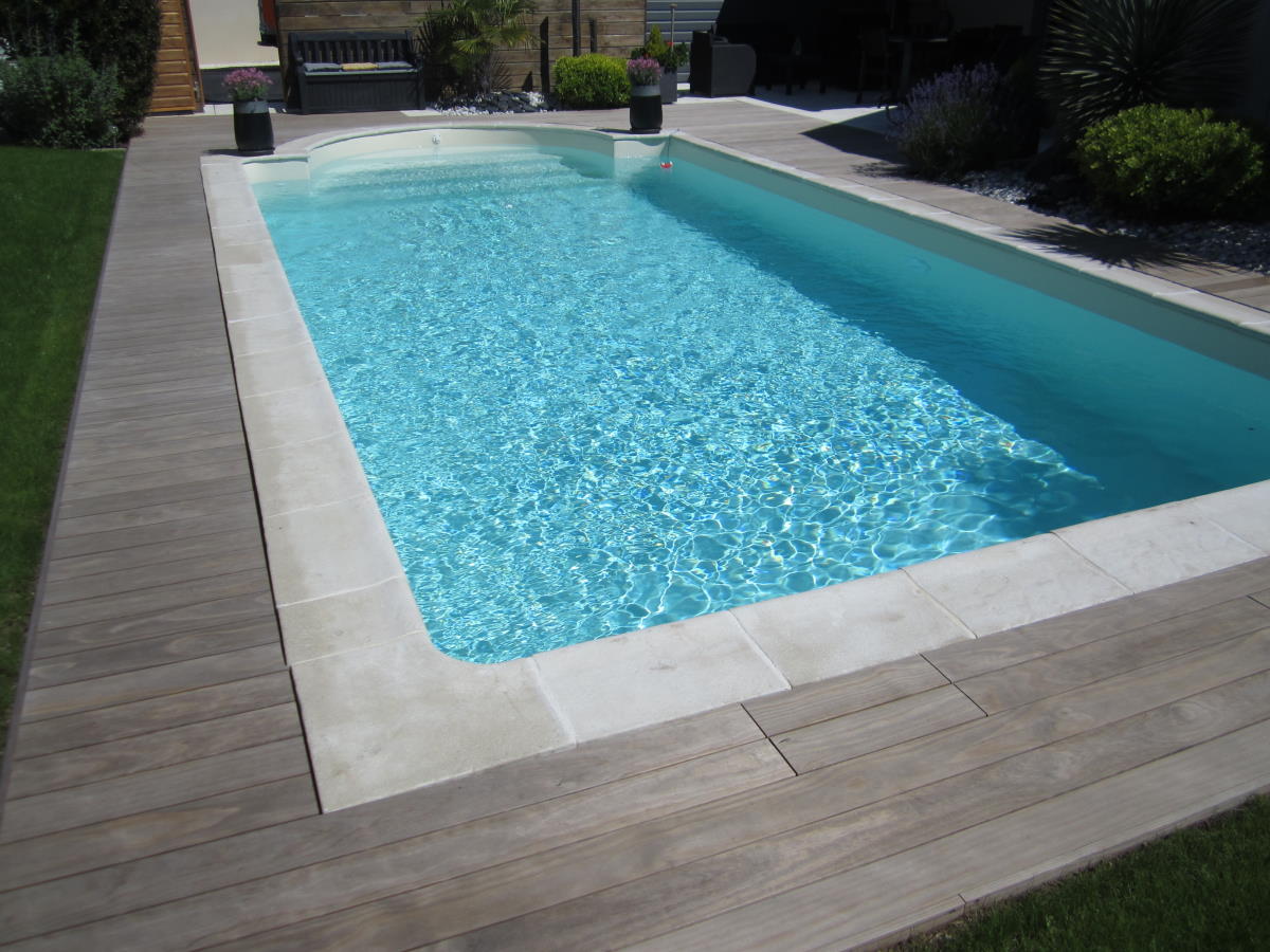 Plage de piscine sur structure alumnium