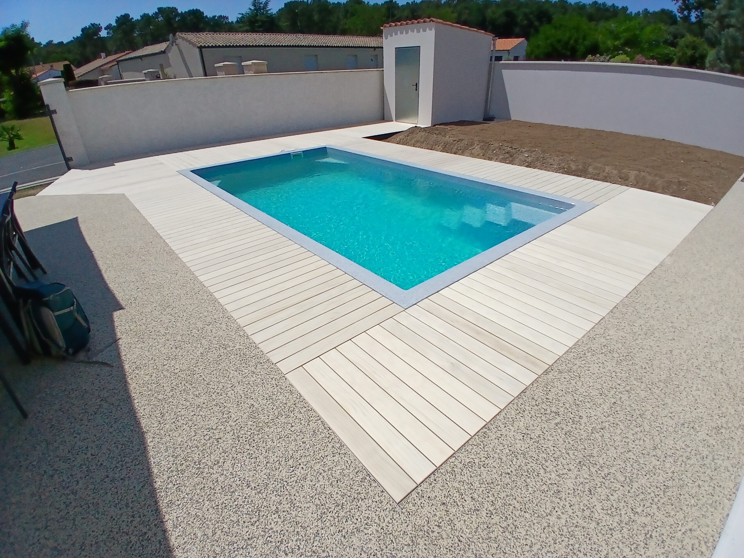 À La Tremblade, JolyWood réalise une terrasse bois d’exception avec Grad et Accoya naturel
