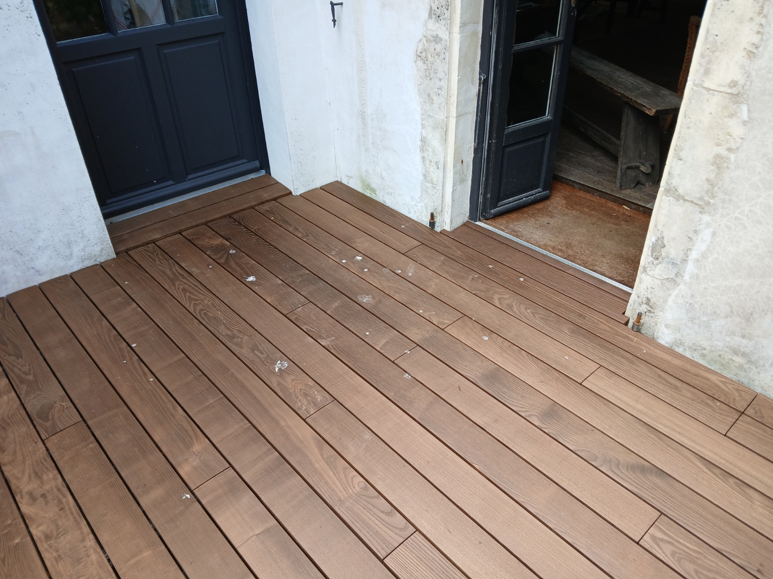 Avant - Optimisation d’un extérieur à Loix : une terrasse bois sur-mesure à l’Île-de-Ré