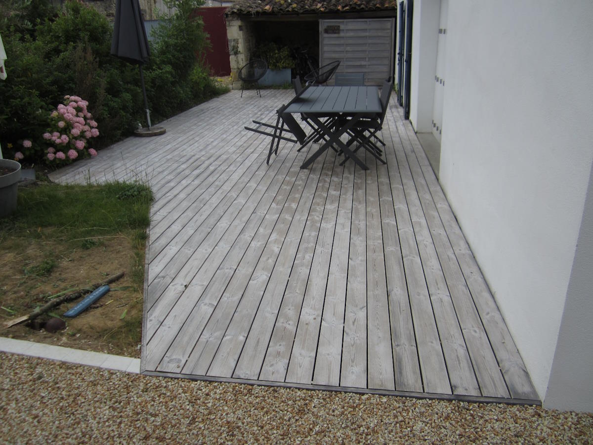 PATINE-NATURELLE-D-UNE-TERRASSE-BOIS-3bf47
