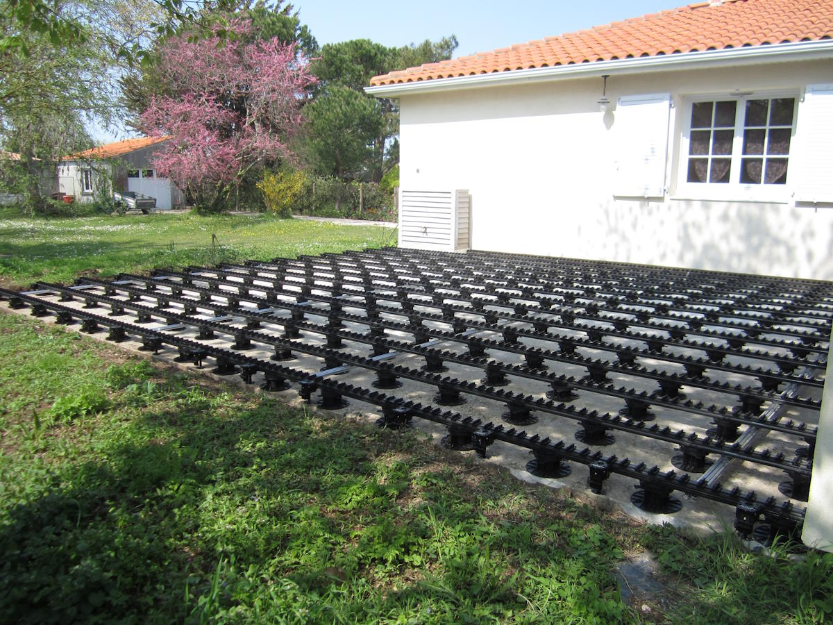 STRUCTURE ALUMINIUM GRAD|STRUCTURE SUR ÉTANCHÉITÉ|STRUCTURE SUR MESURE POUR PISCINE HORS SOL|STRUCTURE ADAPTÉE AU TERRAIN