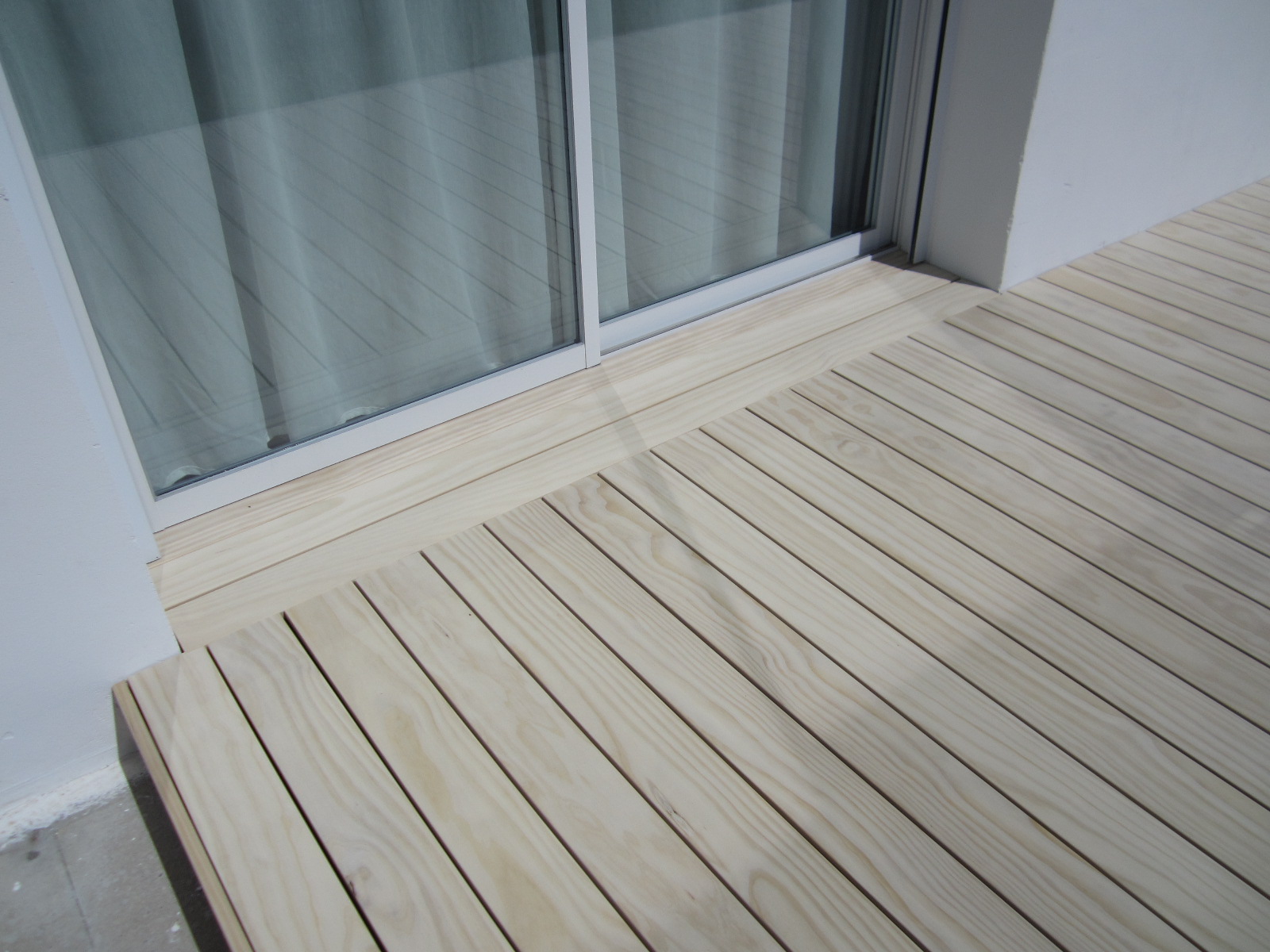 Terrasse en Accoya sur l'Île-de-Ré : Élégance et Durabilité au Bord de l'Océan