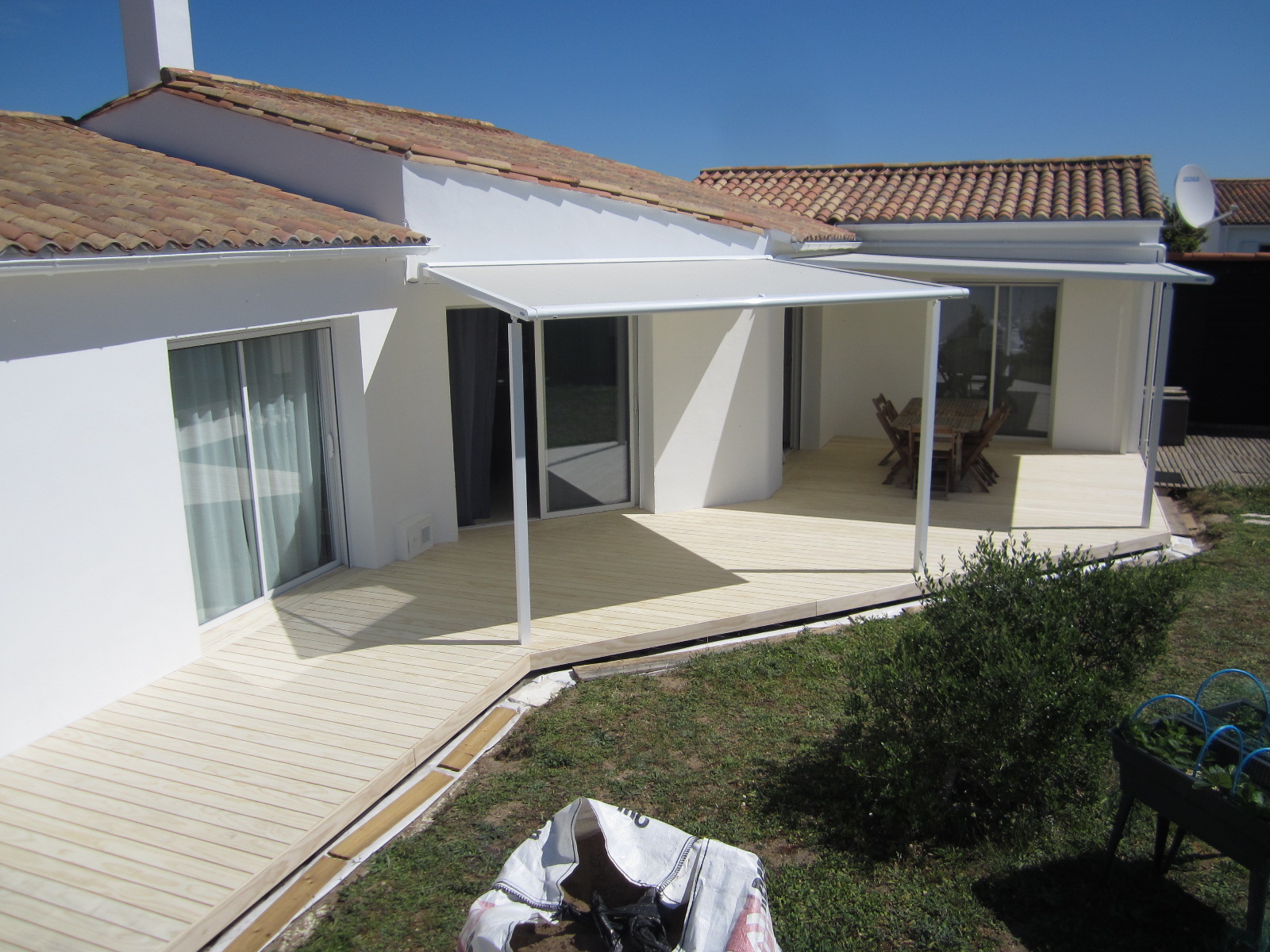 Terrasse en Accoya sur l'Île-de-Ré : Élégance et Durabilité au Bord de l'Océan